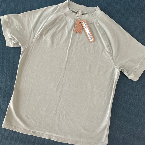 New with tags Skims New Vintage Mock Neck T Shirt Mineral - Picture 1 of 5